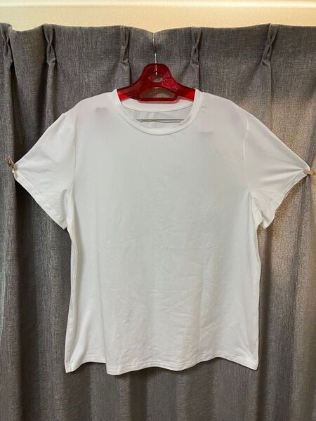 白Tシャツ シンプル