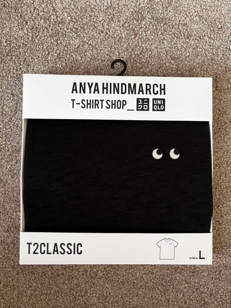 UNIQLO アニヤ 半袖Tシャツ アニヤ・ハインドマーチ T2 CLASSIC