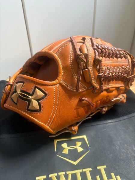 《アンダーアーマー》UNDER ARMOUR 硬式グローブ