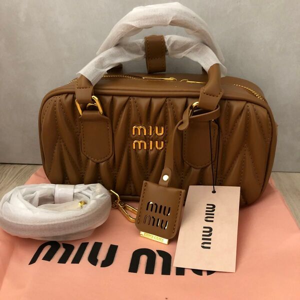 miumiu ショルダーバッグ バッグ