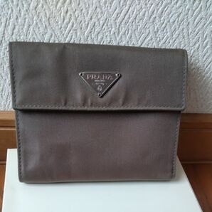 PRADA プラダ ナイロン 二つ折り財布 グレー