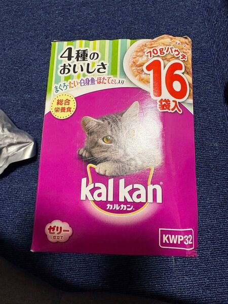 カルカン パウチ 1歳から 70g×16袋 4種のおいしさ まぐろ・たい・白身魚・ほたてだし入り 成猫