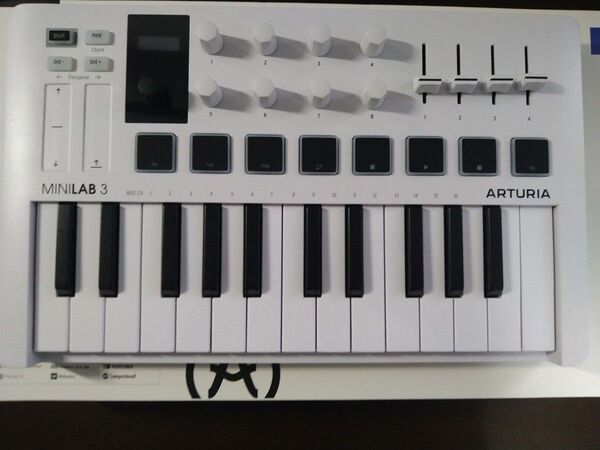 Arturia MINILAB 3 MIDIキーボードコントローラー ホワイト