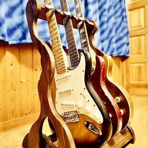 【24時間以内に発送】手作り木工 木製ギタースタンド (ニス仕上げ) 転倒防止本革ベルト付き