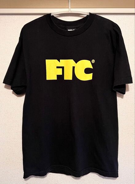 FTC エフティーシー ロゴ Tシャツ ブラック イエロー 黒 黄色 M