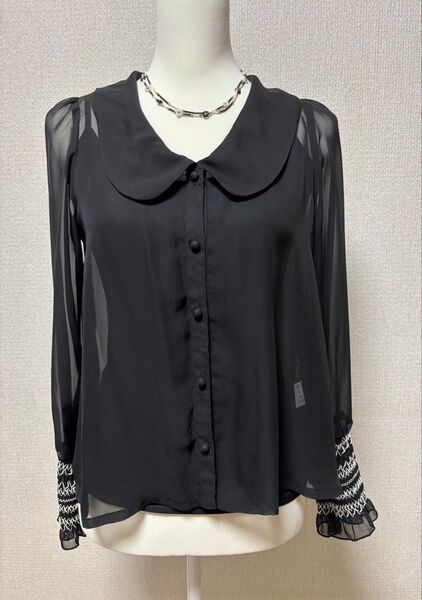 【美品】黒シースルーブラウス 長袖トップス 袖フリル くるみボタン Mサイズ