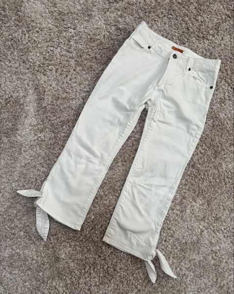 【極美品】白七分丈デニムパンツ ハーフパンツ 裾リボン W61 レディース