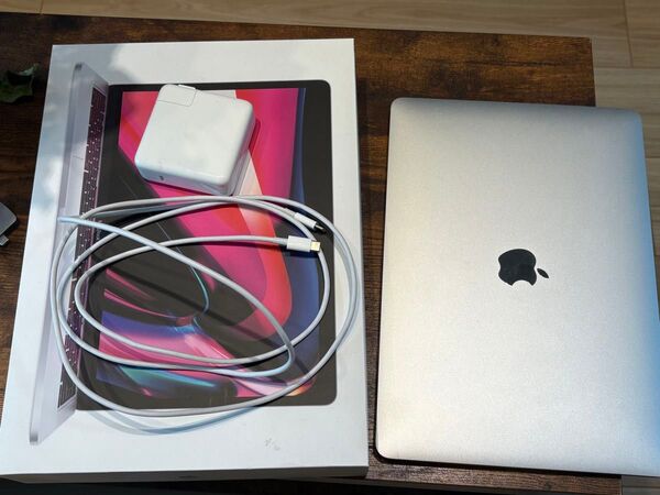 MacBook Pro 2022 M2 美品 充放電回数21回 256GB