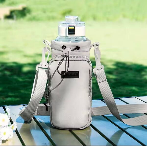 ☆3個入荷☆SNSで大バズり!ボトルカバー ポケット付き 調節可能ショルダーストラップ