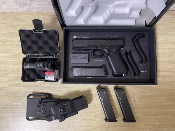 【中古品】東京マルイ G17 gen5 GBB (SOTAC製 XH-35,専用ホルスター付き)