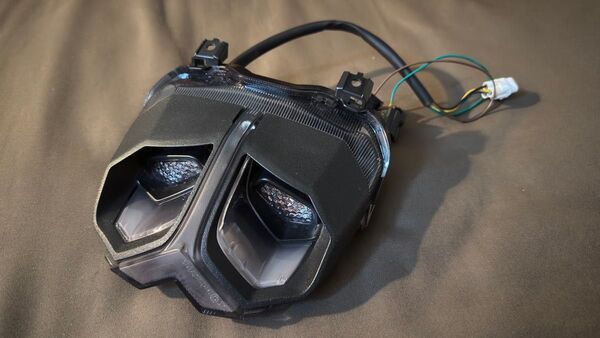 TST Industries MT09 (21-23) ウィンカー内蔵 LEDテールライト RN69J 【ジャンク】