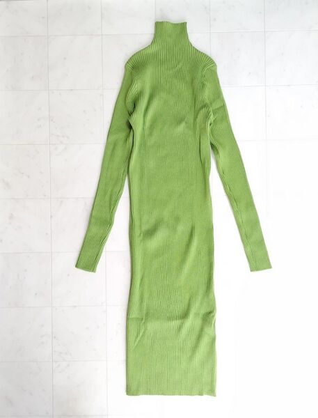 美品 ニット ワンピース ハイネック 緑 リブ 長袖 タートル 膝丈 ロング ニットワンピ グリーン F