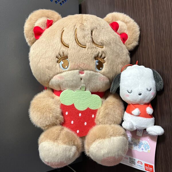 『mikko』いちごBIGぬいぐるみ(ラテ)、『サンリオ』むにゃすやマスコット vol.2(ポチャッコ) 2個セット