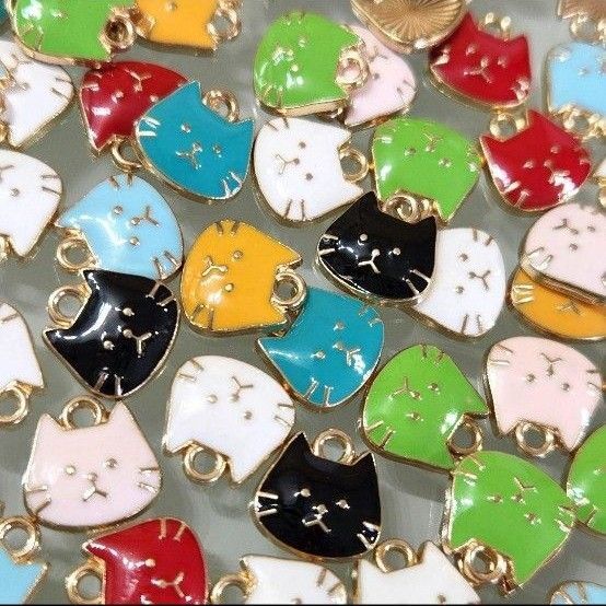 【98~100個】猫顔チャーム☆ペンダントトップ☆アクセサリー素材☆まとめ売り チャーム