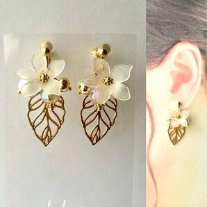 no.1569 再販♪ハンドメイド☆白いお花のイヤリング(スタッドピアス)