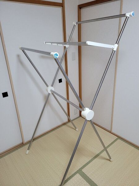 室内物干しスタンド 物干しスタンド 伸縮パイプ X型室内物干し タオル掛付 ステンレス製 折りたたみ