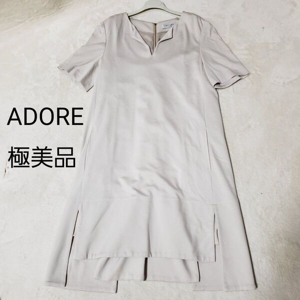 ADORE Vネックひざ丈ワンピース 半袖 ベージュR21アドーア とろみ ロング アドーア