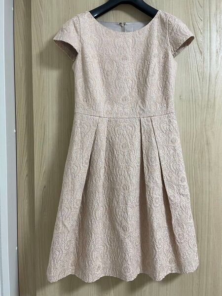 美品 ANAYI レース模様 Aライン 半袖ワンピース ピンクベージュ 38 上品 お嬢様ワンピ