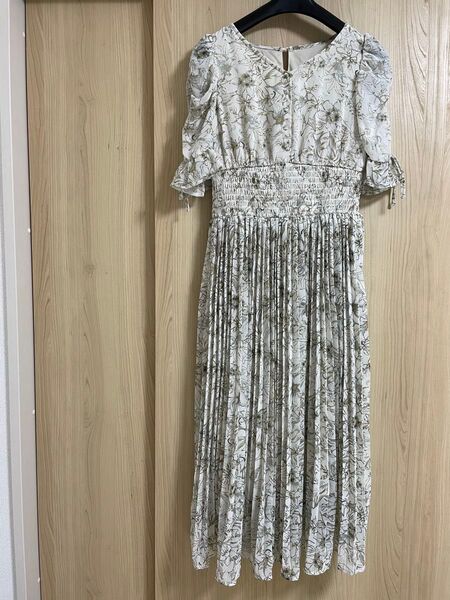 美品 イング ロングワンピース 花柄 プリーツ シフォン ハイウエスト 半袖