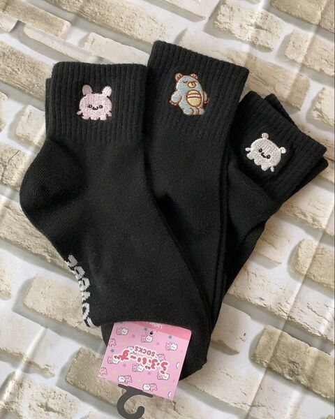 らぶいーず すもっぴ ぴょんちー くま ブラック 刺繍 ソックス 靴下 レディース 23-25cm