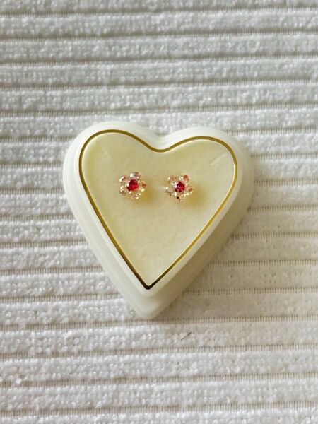 新品 未使用 ツツミ ピアス 花 k10