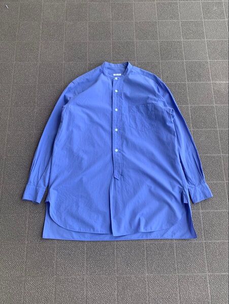 COMOLI バンドカラーシャツ