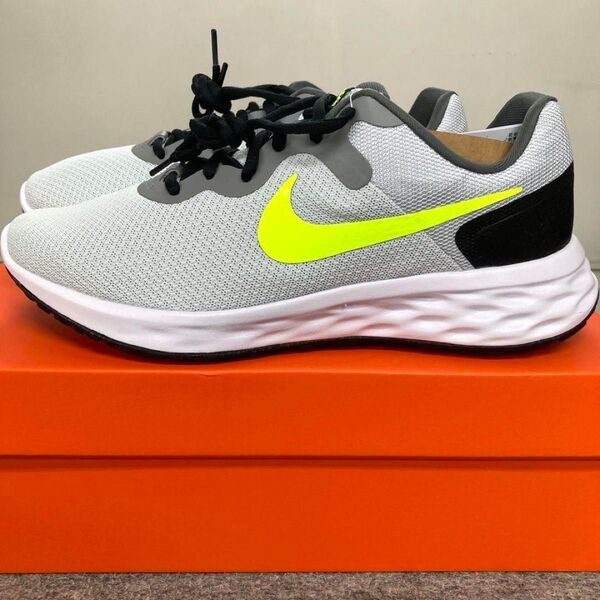 新品 NIKE ナイキ ランニングシューズ スニーカー 25.5