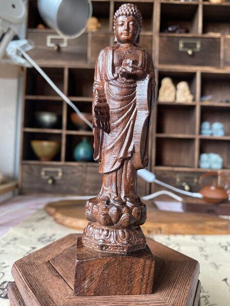 仏教美術 実木 釈迦牟尼仏木彫置物 細工精彫 木彫仏像 開運風水 お守り 立像 仏教美術 菩薩仏堂供養仏像置物 高さ約16cm