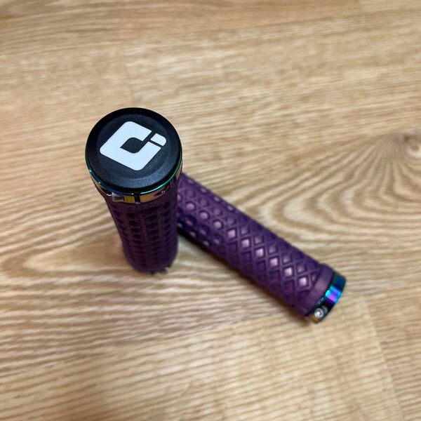 限定廃盤カラー★ODI×VANS Lock-On Grips (Limited Edition Purple/Oil Slick)