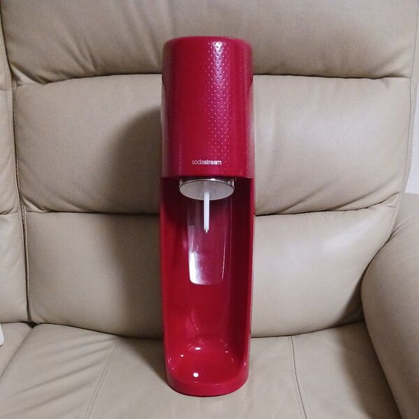 SodaStream ソーダストリームSPIRIT レッド、ガスシリンダー2本、ボトル800.500ミリ各1 本、取り扱い説明書付