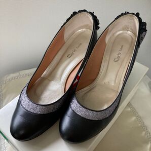 Marie femme パンプス 黒 22.5cm フラワーモチーフ