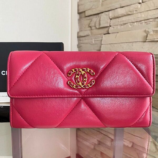 CHANEL 19 マトラッセ ラム 長財布 ロングフラップウォレット ピンク系