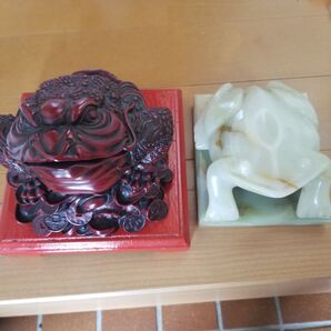 置物 三脚蛙 三本足 カエル 置物 金色 風水 三脚蟾蜍 縁起物 蛙 金運 開運 インテリア 魔除け オブジェ