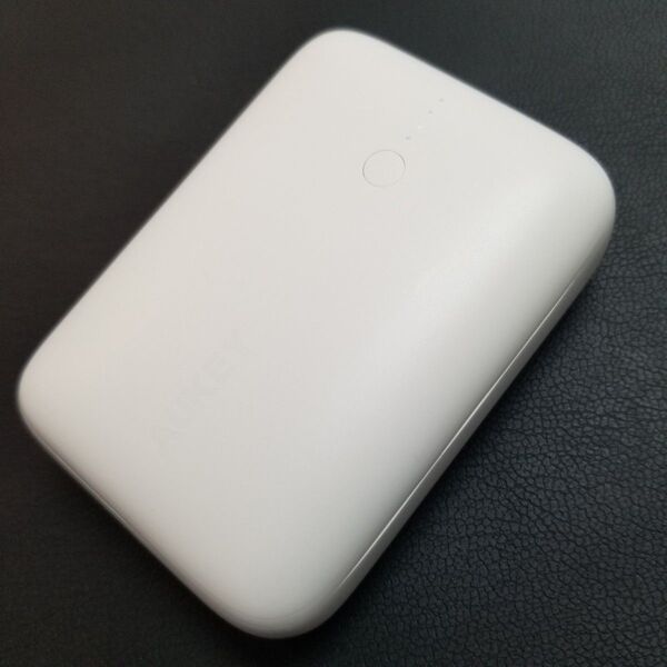 AUKRY モバイルバッテリー 10000mAh Power Bank 大容量 ホワイト 軽量 コンパクト ポータブル充電