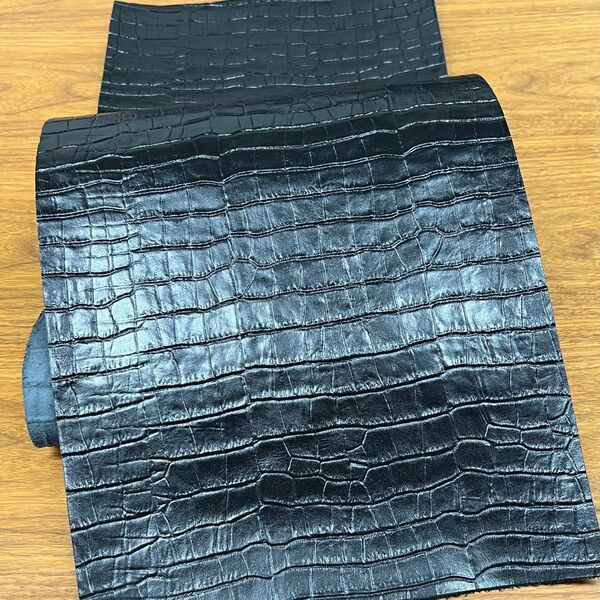 姫路レザー 牛革ハギレ クロコ型押し 黒 レザークラフト