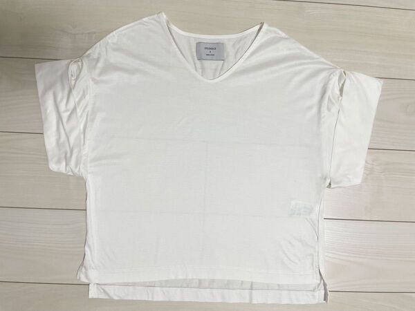 STUDIOUS VネックTシャツ ストゥディオス パフスリーブ ロールアップ 袖まくり 半袖 カットソー 白Tシャツ