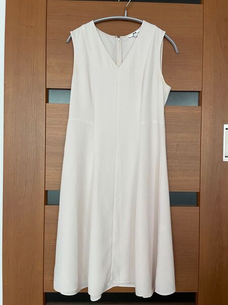 ユニクロ UNIQLO クレープフレアVネックワンピース(ノースリーブ) ナチュラル オフホワイト Mサイズ 291-192974