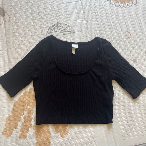 H&M トップス リブニット クロップド丈 半袖 ブラック