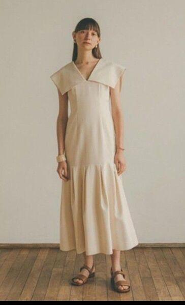 【美品】クラネ CLANEノースリーブ ビッグカラー ワンピース アイボリー
