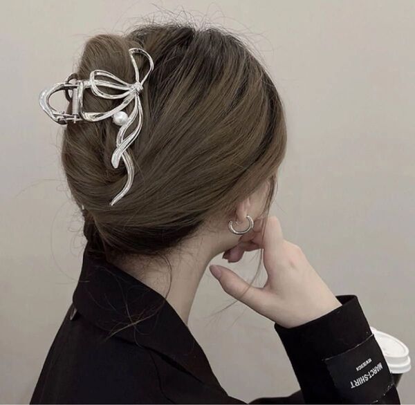 大人気♪ バンスクリップ リボン シルバー 韓国 ヘアアクセサリー ヘアクリップ 大きめ レディース 髪留め オフィス