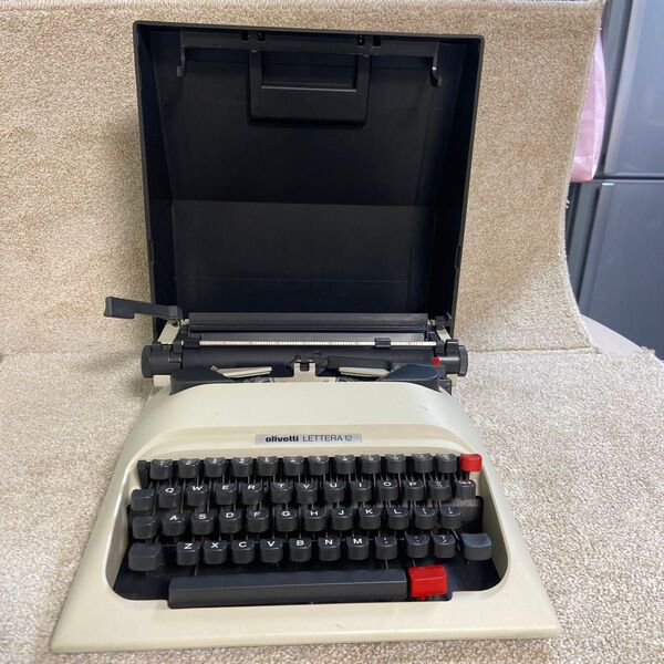 Olivetti LETTERA 12 オリベッテイ タイプライター