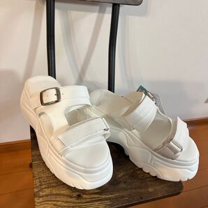 未使用 スポサン 2本バンド バックル 厚底 サンダル ミュール 白 L 美脚