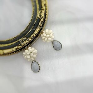 金具変更可能《no,K29》ハンドメイド 花の蜜 ピアス イヤリング アイボリー
