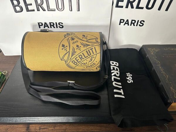 ほぼ新品 Berluti シグネチャー ドラム型 クロスボディバッグ ショルダーバッグ