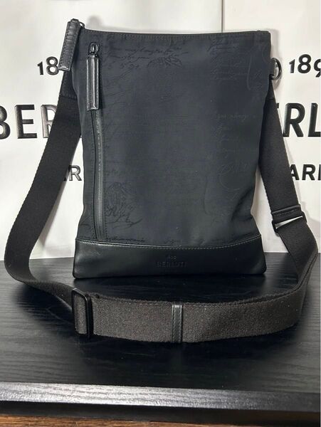 美品 Berluti スクリット ナイロン カリグラフィ ショルダーバッグ