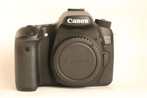 Canon キヤノン EOS 70D ボディのみショット数2471回 美品 正常動作確認済み
