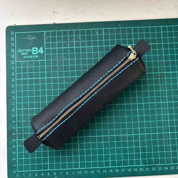 小型ポーチ ペンケース 小物入れ ポーチ レザークラフト ハンドメイド ジッパー18cm ブラック