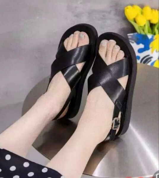 厚底クロスベルトサンダル