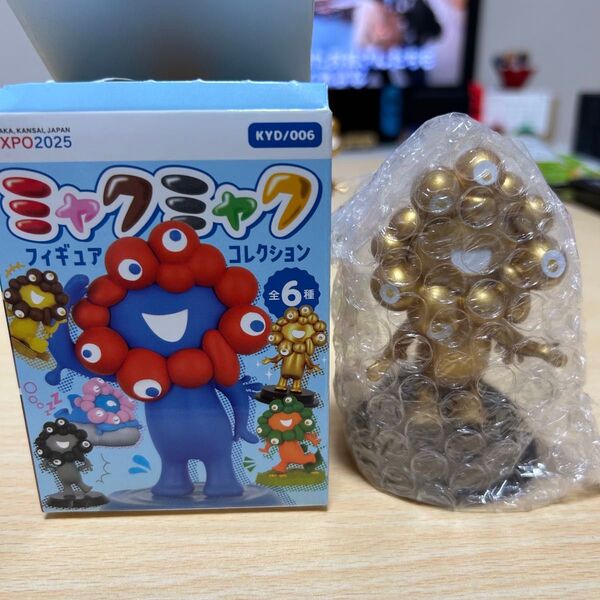EXPO2025 海洋堂 ミャクミャク フィギュアコレクション 金のミャクミャク像
