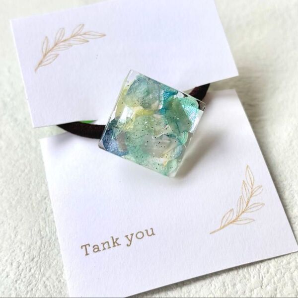 no.83.シェルとブルーのお花ヘアゴム ハンドメイド レジン